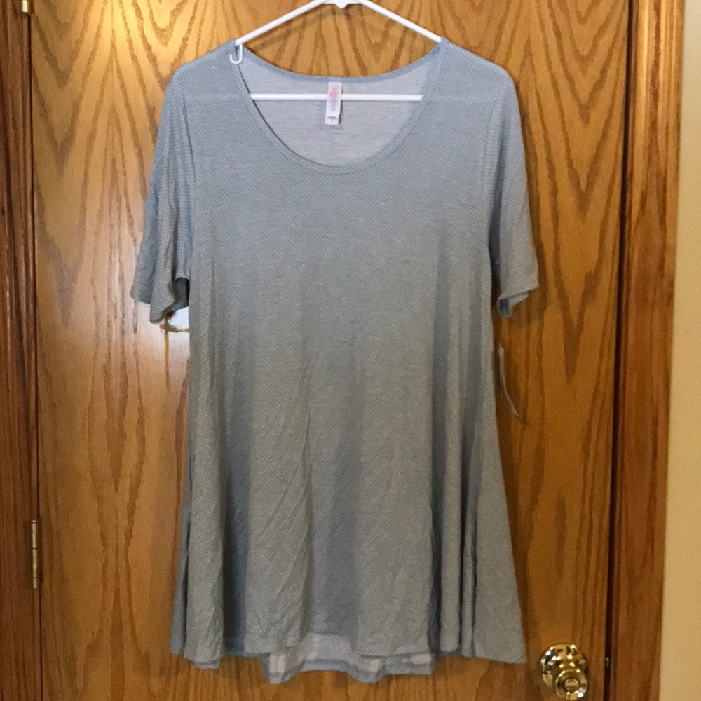 BNWT lularoe perfect t size small